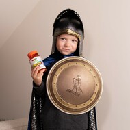 🛡️ Avec PEDIAKID® P'tit Biotic, vos petits chevaliers sont protégés comme Nolan avec son bouclier ! 💪🐻
Ces oursons ludiques et délicieux sont là pour défendre l'organisme de vos kids : microbiote au top pour une immunité boostée ! 👑✨ 

🍏 Au bon goût de pomme, sans gélatine ni conservateurs, et avec 1 milliard de probiotiques par jour, c’est le geste quotidien que vos kids adopteront sans rechigner ! 🌿
.
.
.
.
.
.
.
.
.
#enfant #kids #bebe #famille #maman #baby #children #déguisement #family #santé